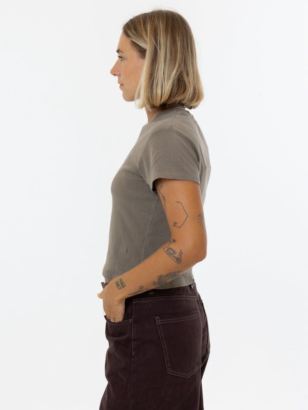 Clique Mini Tee - Desert - Image 4